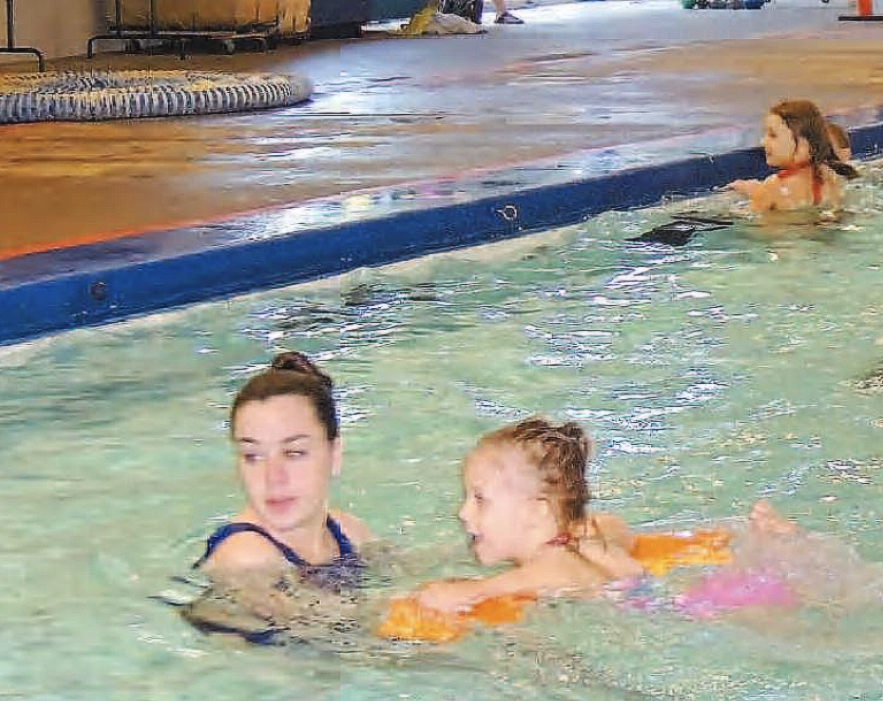 Child learn to swim